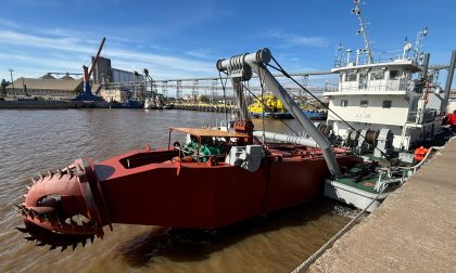 Uruguay: Puerto de Nueva Palmira concreta maniobra de desembarco y botadura de nueva draga para hidrovía
